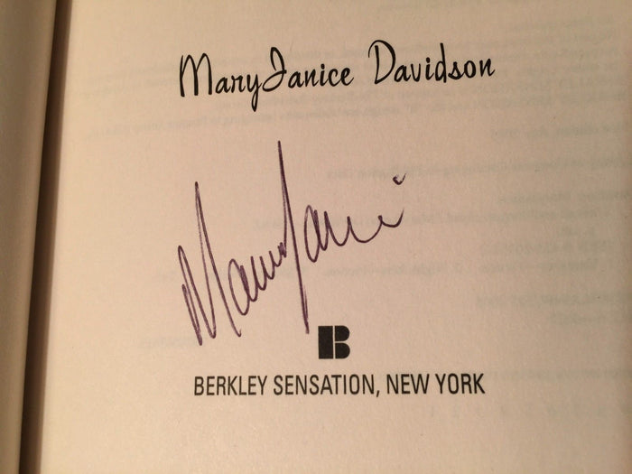 UNDEAD AND UNAPPRECIATED Mary J. Davidson 1st/1st – 2005, HC/DJ SIGNED + MINT!